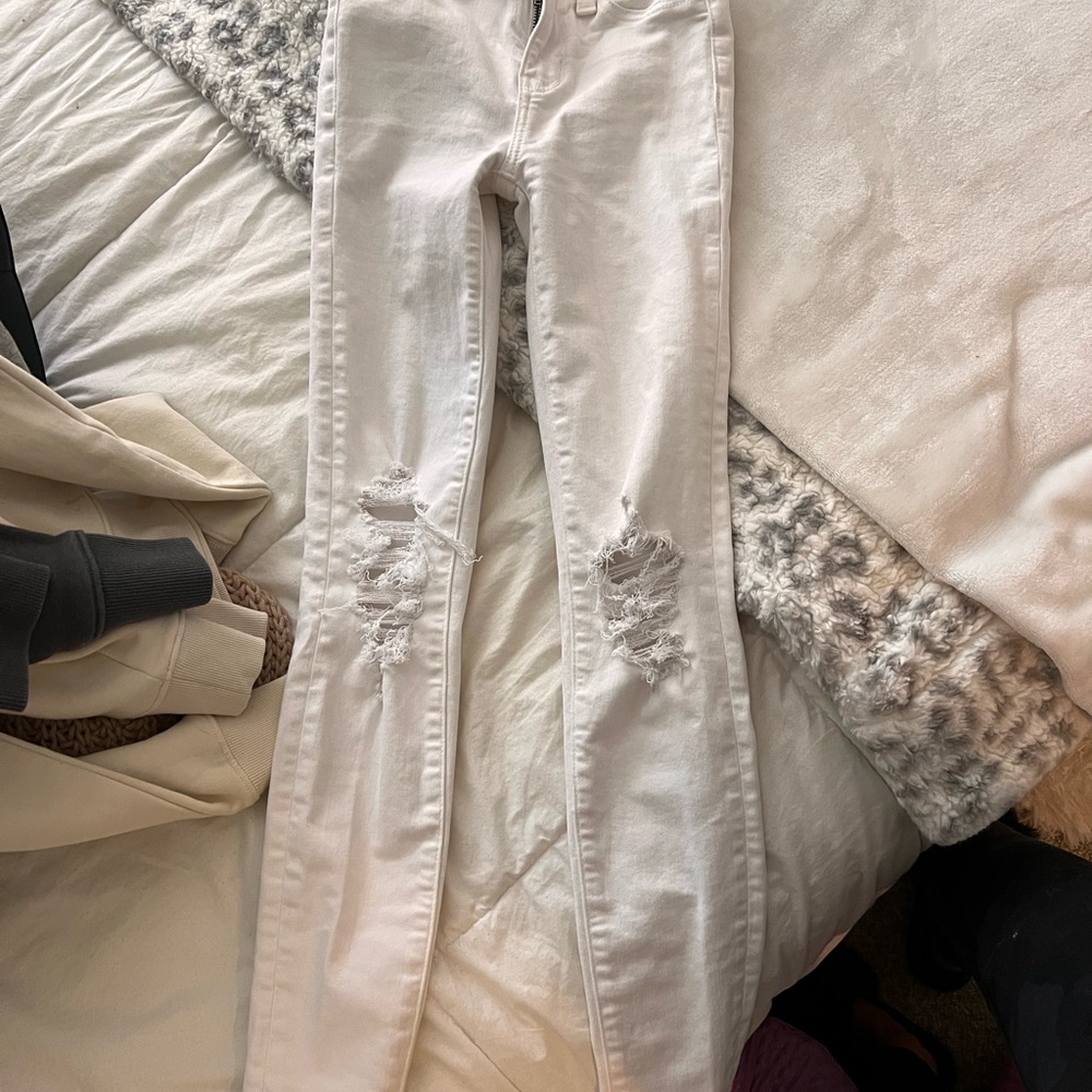 Stylish White Distressed Jeans